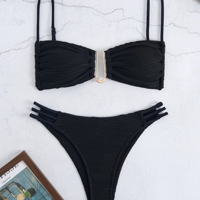 Strukturierter Bikini mit U-Detail