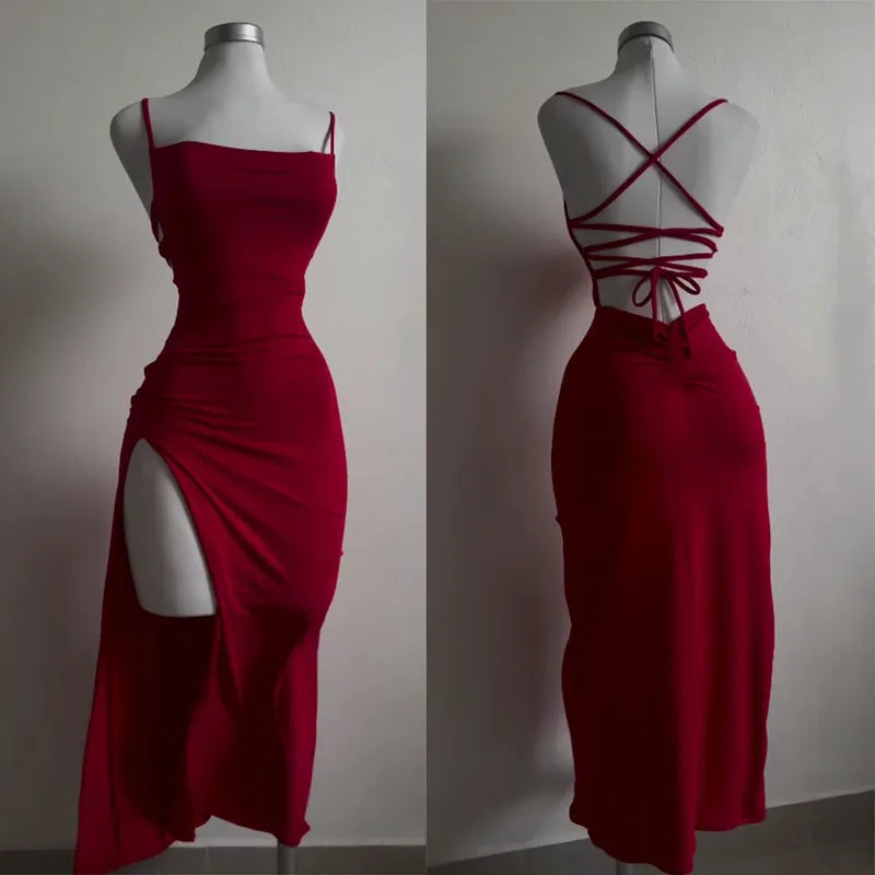 Kleid mit hohem Beinschlitz und Schnürung am Rücken