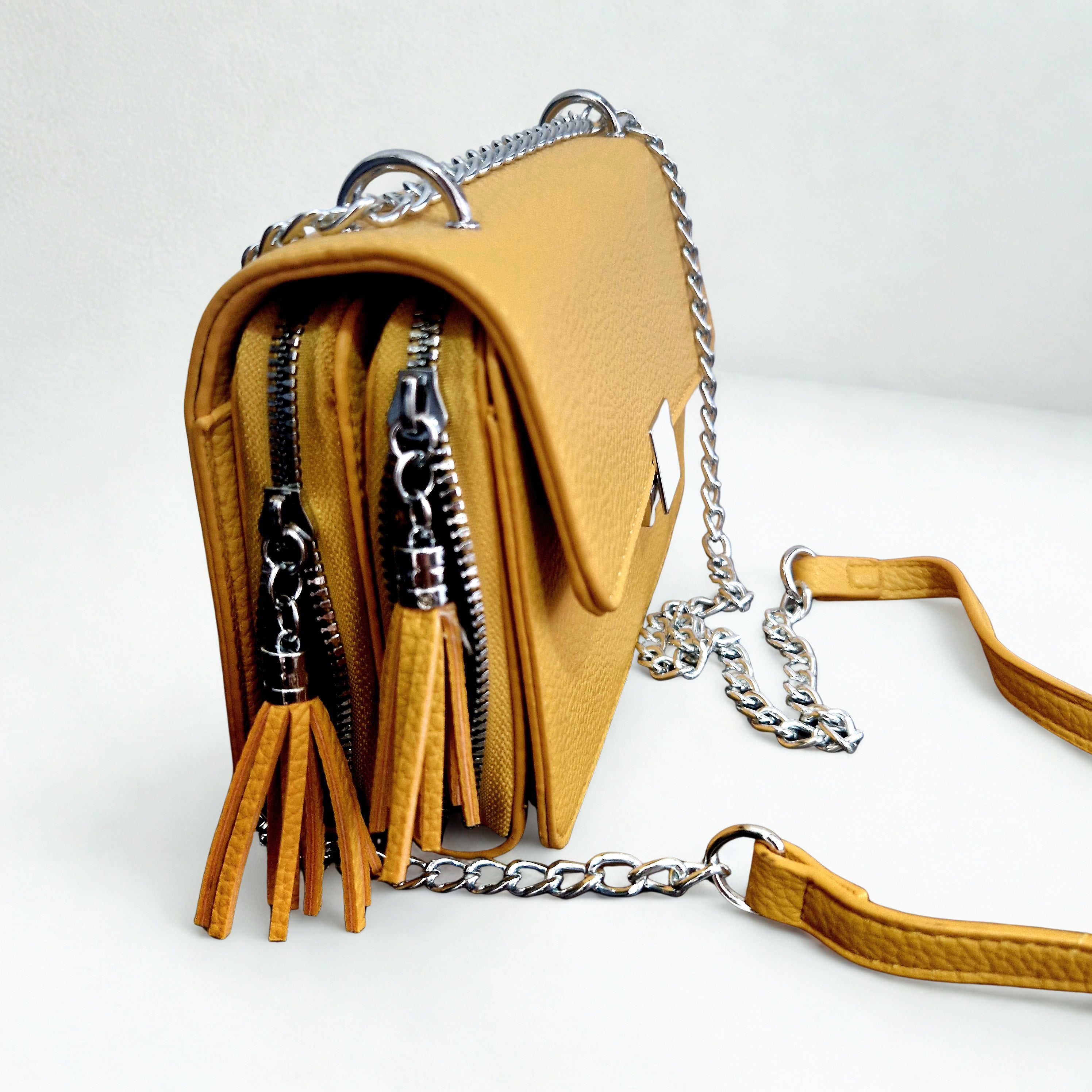 Crossbody- und klassische Tasche