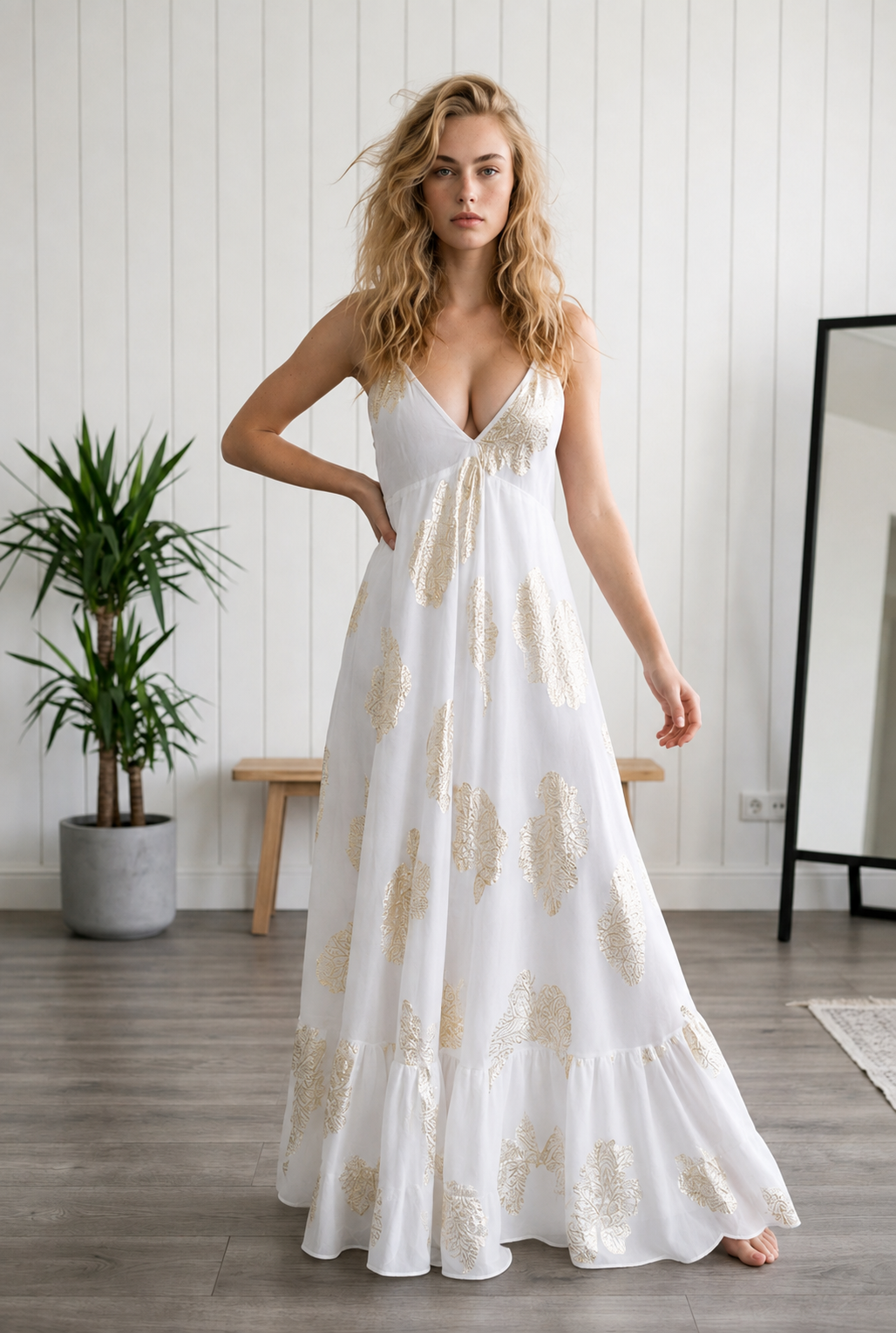 Goldbesticktes Bohemian-Kleid